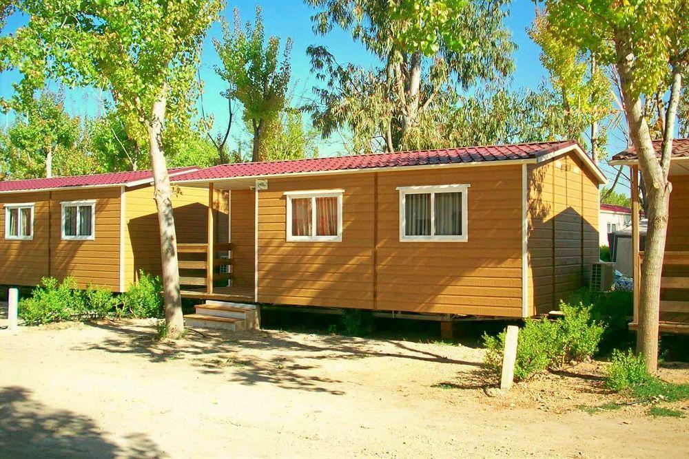 Oasis Country Park Hotel Rugat Bagian luar foto